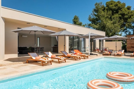 La Villa Monarque