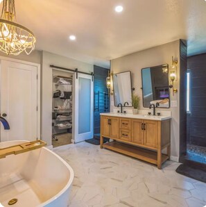 Dusche, Haartrockner, Bidet, Handtücher