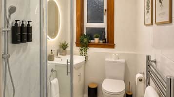 Haartrockner, Handtücher, Toilettenpapier