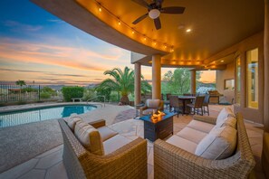 An outdoor patio with a pool, wicker furniture, and a ceiling fan. - Fountain Hills Hideaway: Pool, Views, Game Room (Fountain Hills)