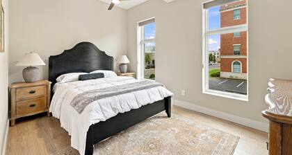 The Oaks · 2 Bedroom · 2 Bath · 1400SF