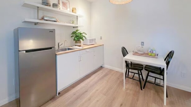 Private kitchen - Mini Studio Q/Private Bath/Private AC/Laundry/Wifi (El Monte)