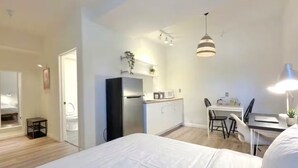 Room - Mini Studio Q/Private Bath/Private AC/Laundry/Wifi (El Monte)