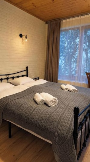 Room - Family Hotel Gvarli  (Mestia)