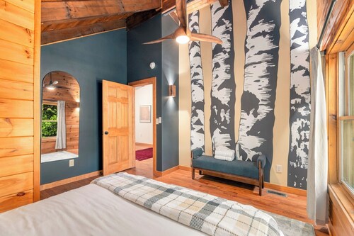 8BR Massanutten Lodge w/ Hot Tub, Sauna. Sleeps 20