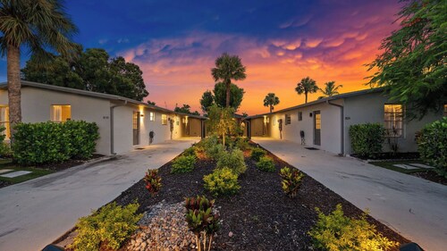 Pineapple Cottage by Avantstay Cozy Cottage + BBQ Patio Private Entrance Beach + Mercato Nearby