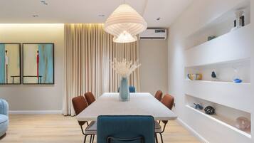 Comfort Apartment, 2 Bedrooms, Kitchen, Pool View | Dining