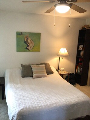 Room - Perfect for ACL, F1 and any Festival Downtown! An E-Scooter from everything. (Austin)