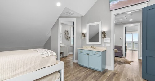 Ocean-View Home | 7BR Retreat