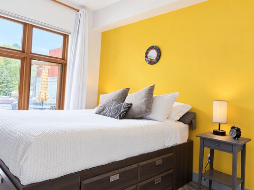 Charming 1 bedroom apartment in Downtown Fernie | Walk to Shops & Dining