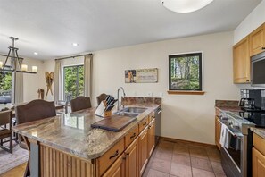 Kitchen - Powder and Pines - Breckenridge 30+ Night Rental - Powder and Pines: 30+ Night Rental with Easy Access to Town and Slopes! (Breckenridge)