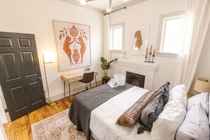 Restful Queen Suite: Features a premium memory foam mattress and  linens for the ultimate night’s sleep. - Art-Deco 1BR Near Downtown Lafayette (Lafayette)