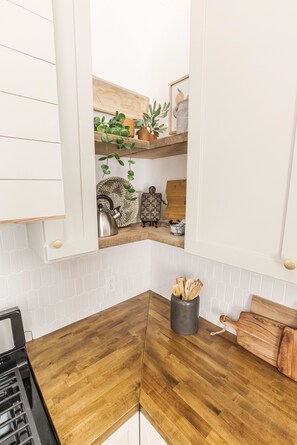 Kitchen - Art-Deco 1BR Near Downtown Lafayette (Lafayette)