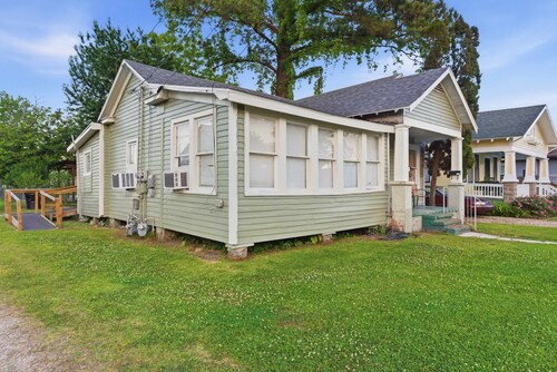 Downtown 1BR Home | Walk to Restaurants & Music
