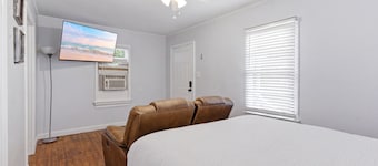 Charming 1BR Cottage Near Downtown Lafayette