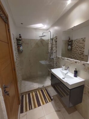 Bathroom - Vrbo Property (Dar-el-Beida)