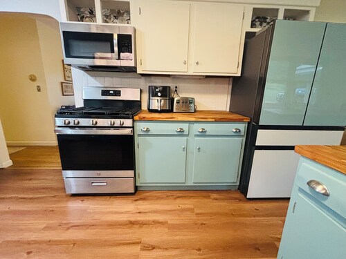 LOCATION! Charming 4 Bedroom Sanctuary in the heart of Manchester Center