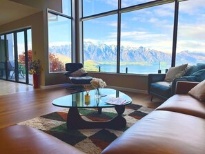 That view never gets old! - Luxury On Wynyard, 4 Bedrooms, Stunning Views (Queenstown)