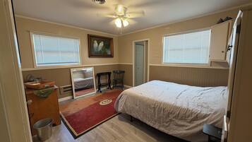 WiFi (free), bed sheets
