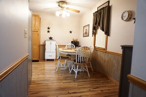 Dining - Secluded 2-bedroom house with PRIVATE RIVER ACCESS - Petersburg, WV (Petersburg)