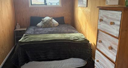 Fully Fenced Family Bach - 3 Pods - Dog Friendly - Waiotahe