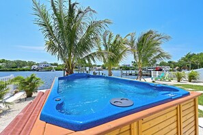Bain à remous extérieur