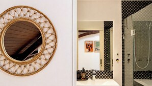 Bathroom - Wake up and walk to the Sunday market (Alphington)