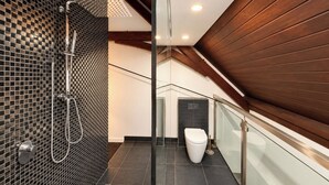 Bathroom - Wake up and walk to the Sunday market (Alphington)