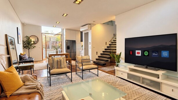 Living area - Wake up and walk to the Sunday market (Alphington)