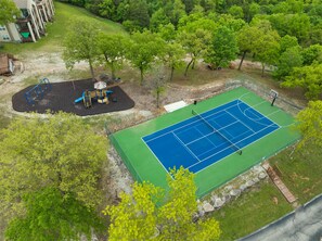 An aerial view of a park with a basketball court and playground equipment. - Cozy at the Cove - Pool Access (Branson)
