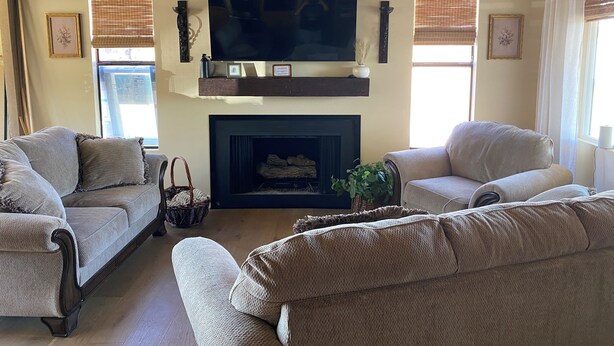 Living area - 3BR Historic Retreat• Mountain Views •RV Parking (Unknown)