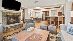 Unclassified image, 5 of 11, button - Bachelor Gulch Two bedroom/ skiin  skiout. Daily service/ lift tickets/ Ritz (Avon)