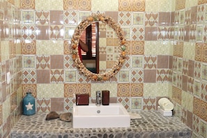 Villa, 2 Bedrooms, Non Smoking, Beach View | Bathroom | Towels - Ketapang Resort (Cisolok)