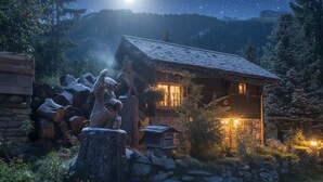 Exterior - CANTATES CHALET with Private Jacuzzi on VRBO (Chamonix Mont-Blanc)