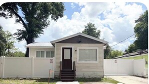 Unclassified image, 2 of 12, button - 2 BR APT close to Ybor, airport, downtown, Busch Gardens & Adventure Island (Tampa)