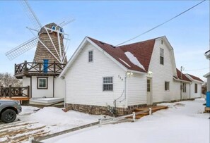 Exterior - Rosebud Farmhouse | Cozy Family & Friends Getaway (Rosebud)