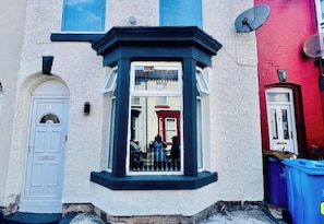Image 15 - 4-Bed House, Sleeps 9 w Garden & On-Street Parking (Liverpool)