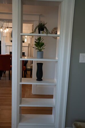 A white shelving unit with decorative items. - 2336A- Upper 3B2B Unit w/ Laundry near UC Berkeley (Berkeley)