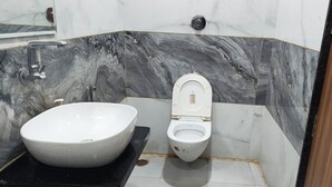 Ảnh chưa phân loại, 3 trong số 18 ảnh, nút