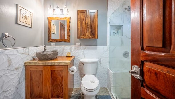 Bathroom - Fabulous Ocean front Appartment in Flamingo (Playa Flamingo)
