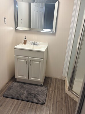Unclassified image, 4 of 17, button - Charming 3-bedroom house with AC in vibrant Detroit (Detroit)