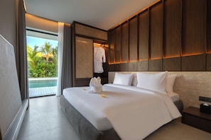 Desk, laptop workspace, free WiFi - Elison Hotel Bali (Badung)