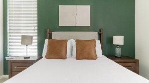 A neatly made bed with two pillows, a bedside lamp, and a framed picture on the wall. - Landing | Beautiful 1BD, Clubhouse, Gym (Katy)
