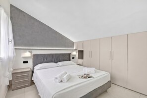 A modern bedroom with a bed, bedside tables, and a wardrobe. - Sant'Eufemia 14, Modena, Italy (Modena)