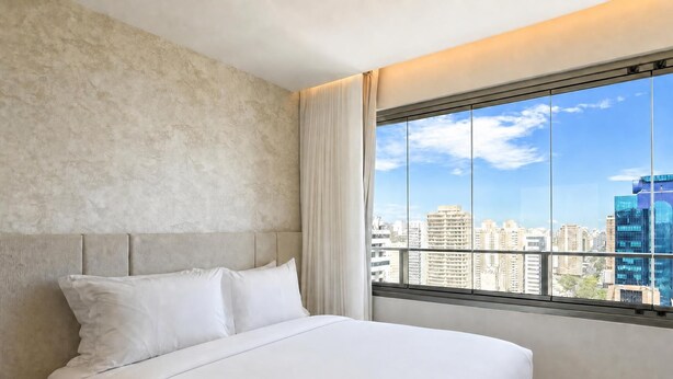 Căn hộ tiện nghi đơn giản, quang cảnh hồ bơi | Màn/rèm cản sáng, bàn ủi/dụng cụ ủi quần áo 