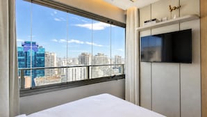Căn hộ tiện nghi đơn giản, quang cảnh hồ bơi | Màn/rèm cản sáng, bàn ủi/dụng cụ ủi quần áo 