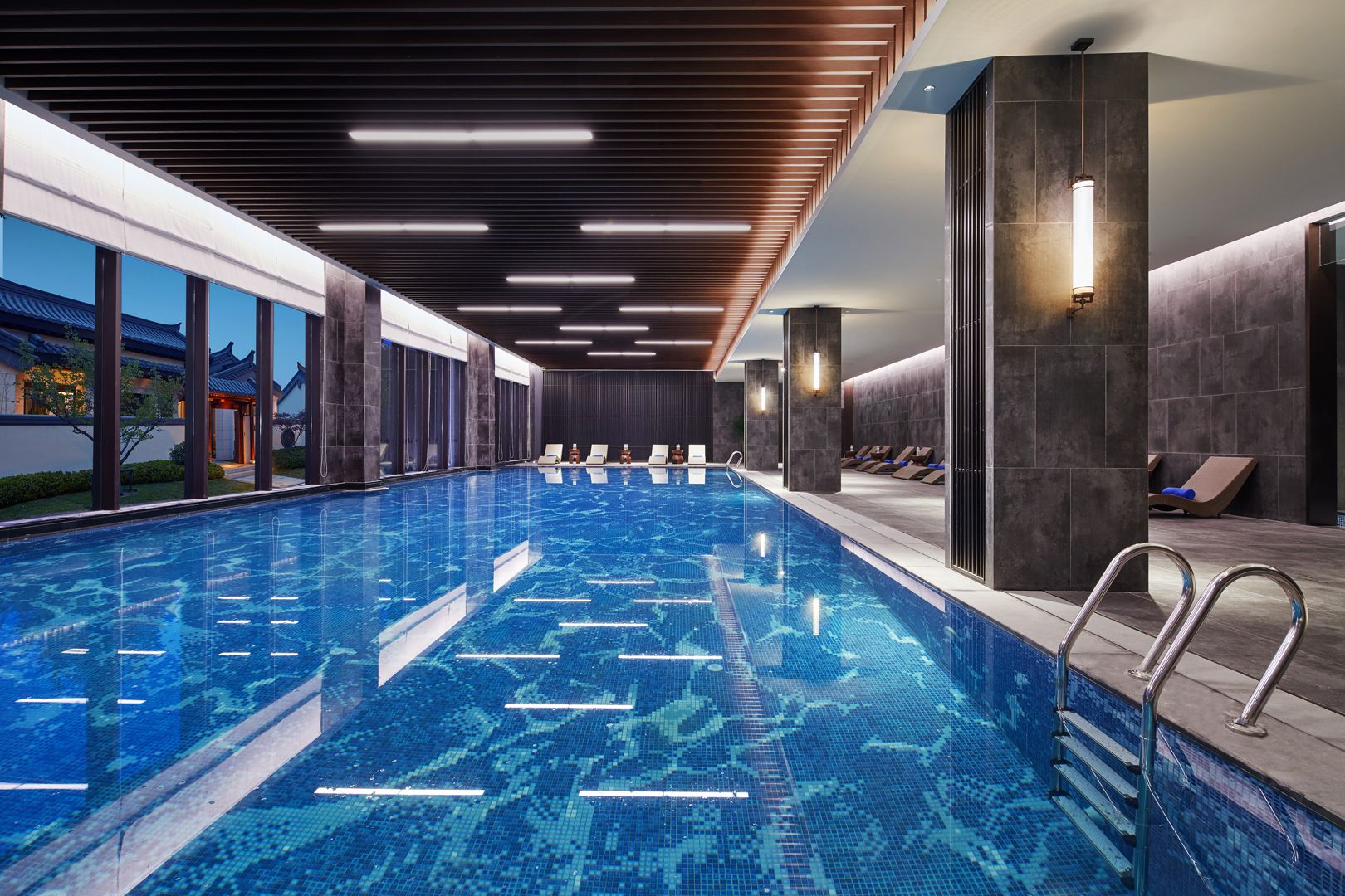 Indendørs pool