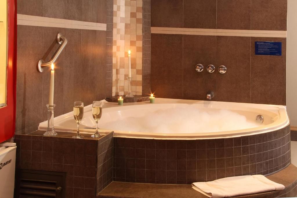 Comfort Suite | Indoor spa tub