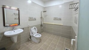 A bathroom with a sink, toilet, and shower. - DŨNG INDIA HOTEL (Tân Bình)