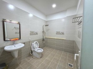A bathroom with a sink, toilet, and shower. - DŨNG INDIA HOTEL (Tân Bình)